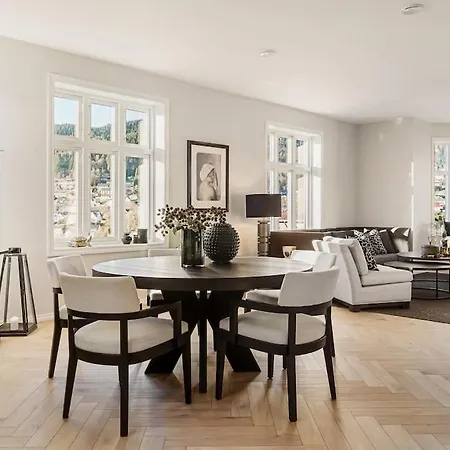Bergen. Historic Luxury Near The Centre Vila Bergen