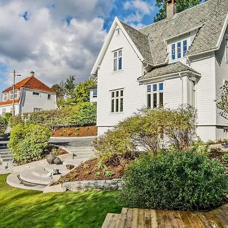 Vila Bergen. Historic Luxury Near The Centre