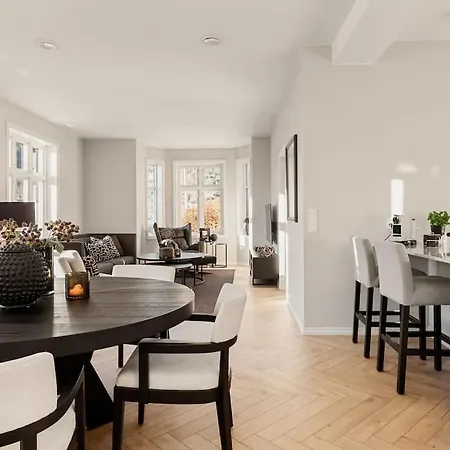 Vila Bergen. Historic Luxury Near The Centre Bergen