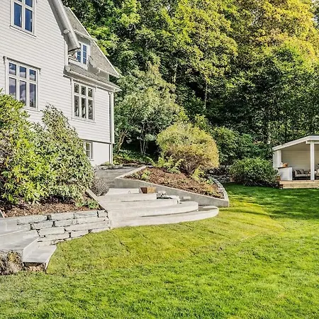 Bergen. Historic Luxury Near The Centre برغن