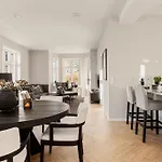 Βίλα Bergen. Historic Luxury Near The Centre Μπέργκεν