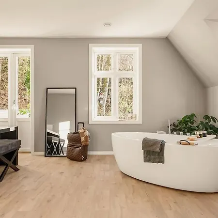 Bergen. Historic Luxury Near The Centre ヴィラ ベルゲン