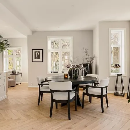 Bergen. Historic Luxury Near The Centre Вілла