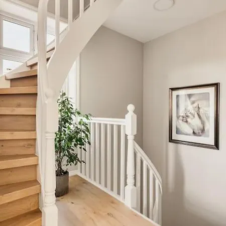 Bergen. Historic Luxury Near The Centre ベルゲン