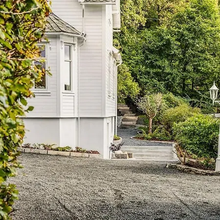 Villa Bergen. Historic Luxury Near The Centre