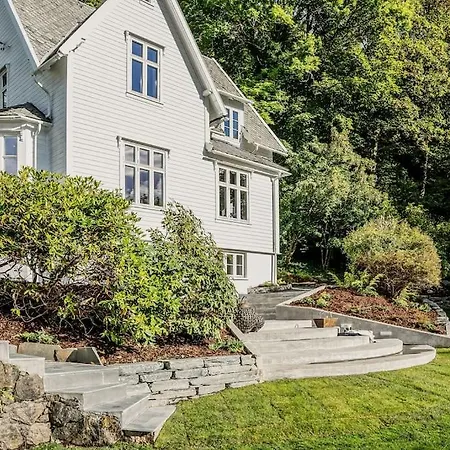 Bergen. Historic Luxury Near The Centre * ベルゲン