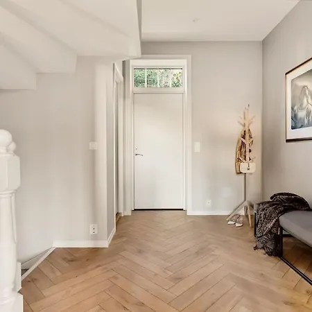 Bergen. Historic Luxury Near The Centre Берген