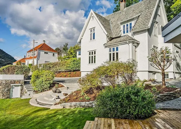 Βίλα Bergen. Historic Luxury Near The Centre