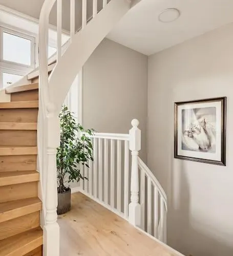 Bergen. Historic Luxury Near The Centre Μπέργκεν