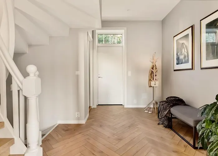 Bergen. Historic Luxury Near The Centre Μπέργκεν