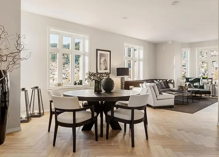 Bergen. Historic Luxury Near The Centre 빌라 베르겐